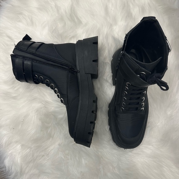 Zara chunky boots. These are actually a size 39!! The 8 was too tight. - Picture 3 of 6